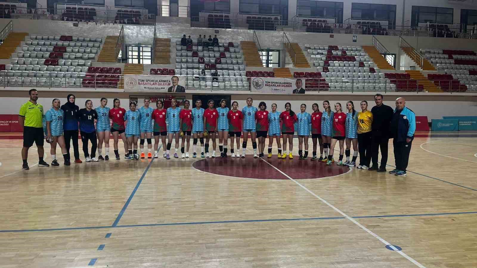 SİVAS GÜCÜ BELEDİYESPOR HENTBOL TAKIMI, YENİ SEZON ÖNCESİ HAZIRLIKLARI KAPSAMINDA 2. LİG EKİPLERİNDEN TURHAL MEHMET AKİF SPOR KULÜBÜ İLE DOSTLUK VE HAZIRLIK MAÇINDA KARŞI KARŞIYA GELDİ.