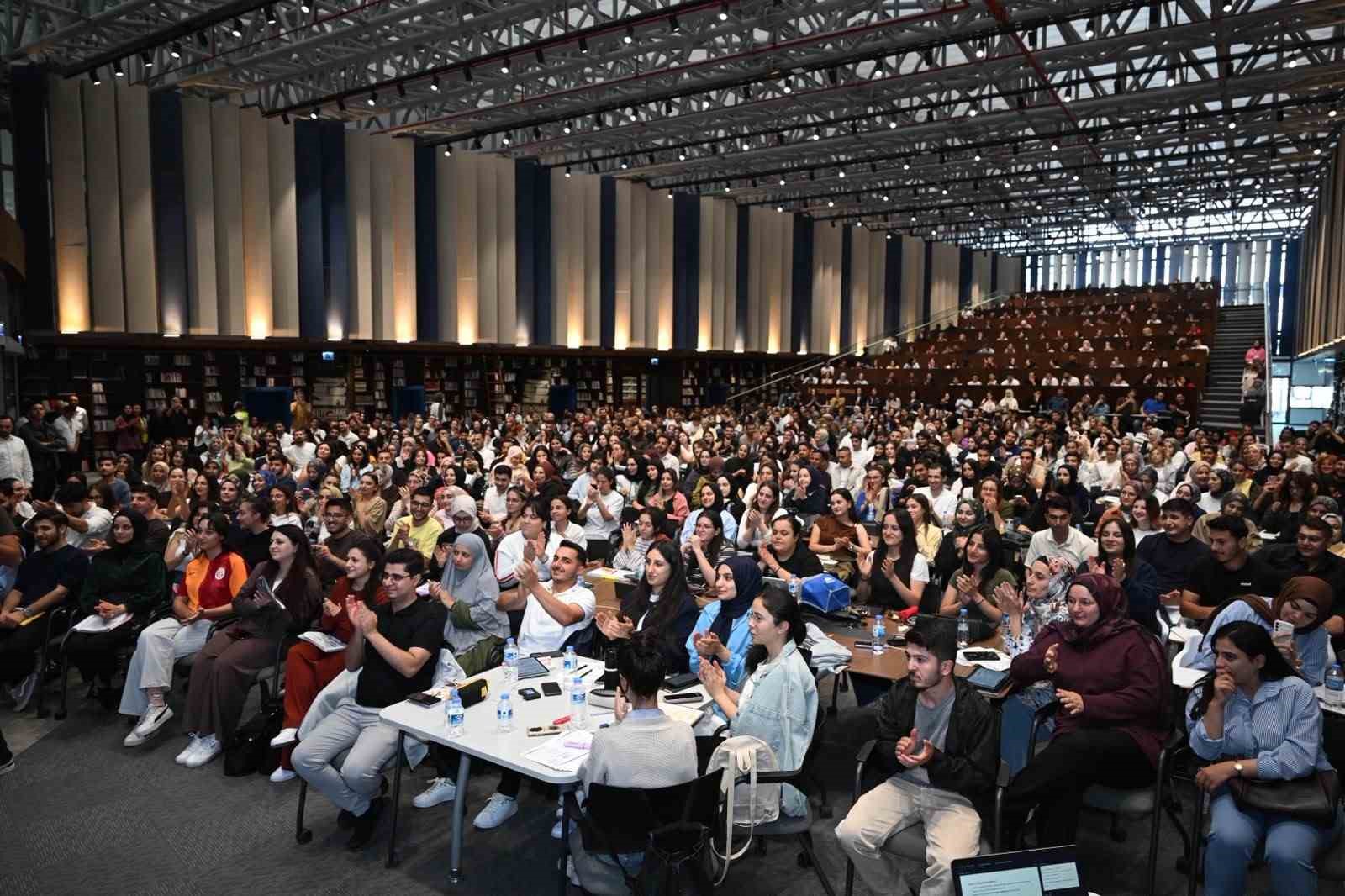 BAŞKAN ER: "GENÇLERİMİZİN GELECEĞİNİ İNŞA EDİYORUZ"