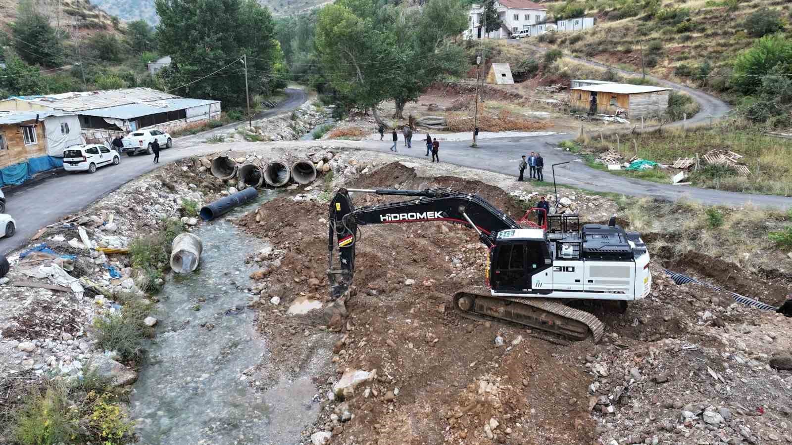 KADİRUŞAĞI MAHALLESİNİN 50 YILLIK KÖPRÜ SORUNU ÇÖZÜLÜYOR