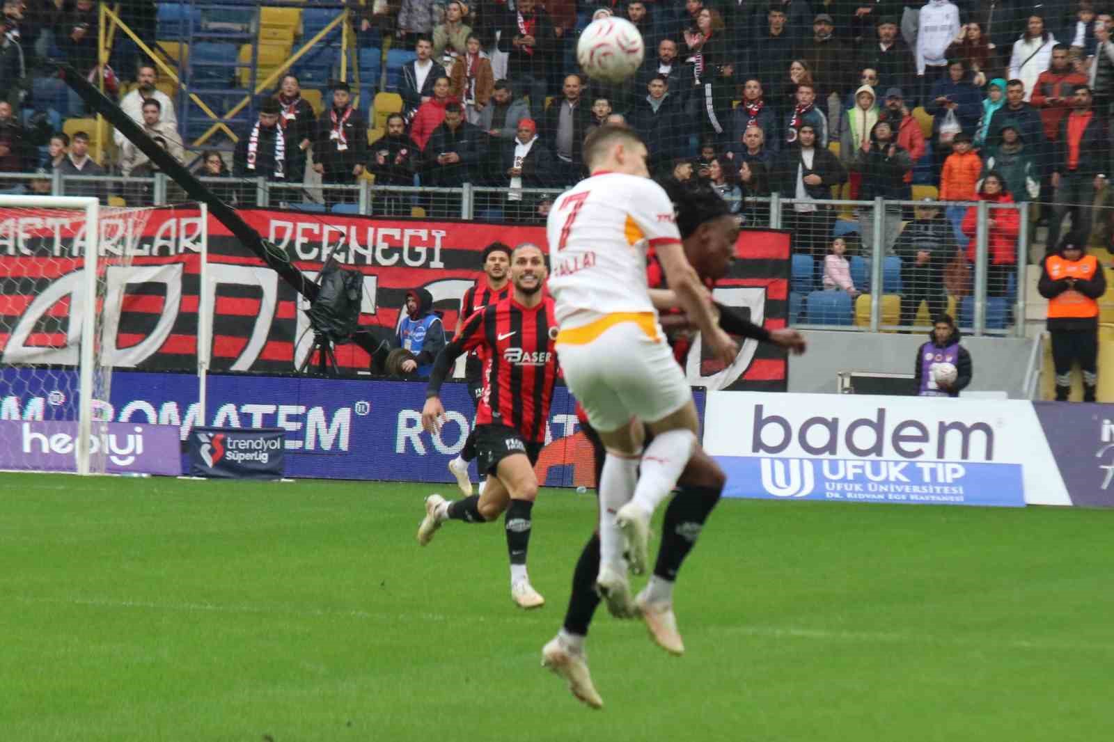 TRENDYOL SÜPER LİG'İN 8. HAFTASINDA GENÇLERBİRLİĞİ, GALATASARAY'I AĞIRLIYOR. MÜSABAKANIN İLK 15 DAKİKASI GOLSÜZ EŞİTLİKLE GEÇİLDİ.