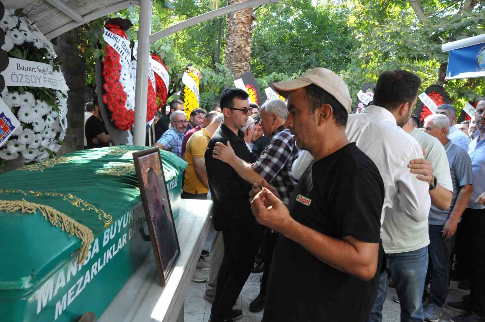 MANİSA’NIN SALİHLİ İLÇESİNDEKİ GAZ DOLUM TESİSİNDE MEYDANA GELEN PATLAMA VE ARDINDAN ÇIKAN YANGINDA HAYATINI KAYBEDEN TESİS SAHİBİ NAZİF KAVAS, OLAYDAN 3 GÜN SONRA SON YOLCULUĞUNA UĞURLANDI.