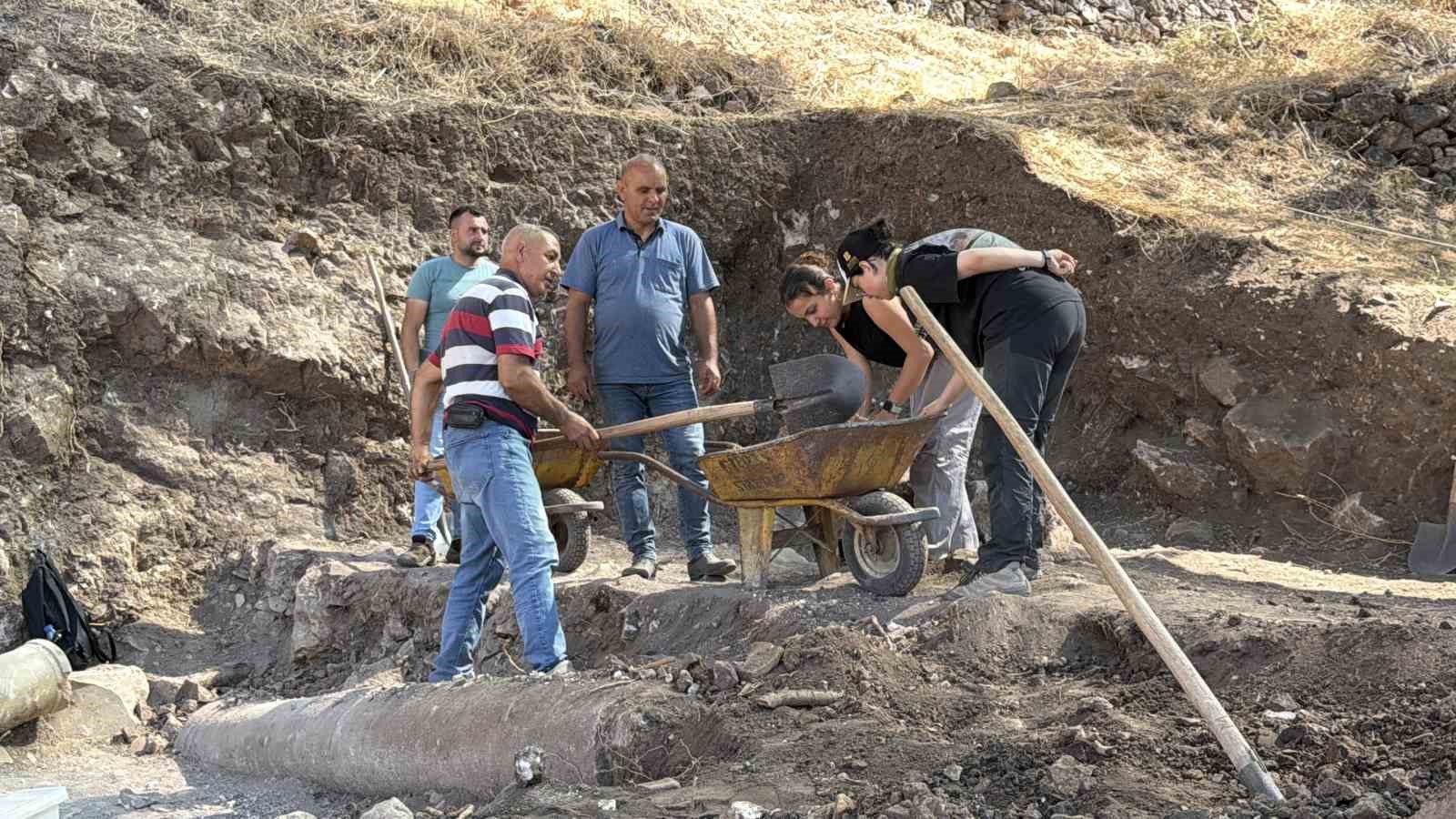 BALIKESİR’İN EDREMİT İLÇESİNDEKİ ANTANDROS ANTİK KENTİ’NDE 2026 YILI KAZI ÇALIŞMALARI HIZ KESMEDEN DEVAM EDİYOR.