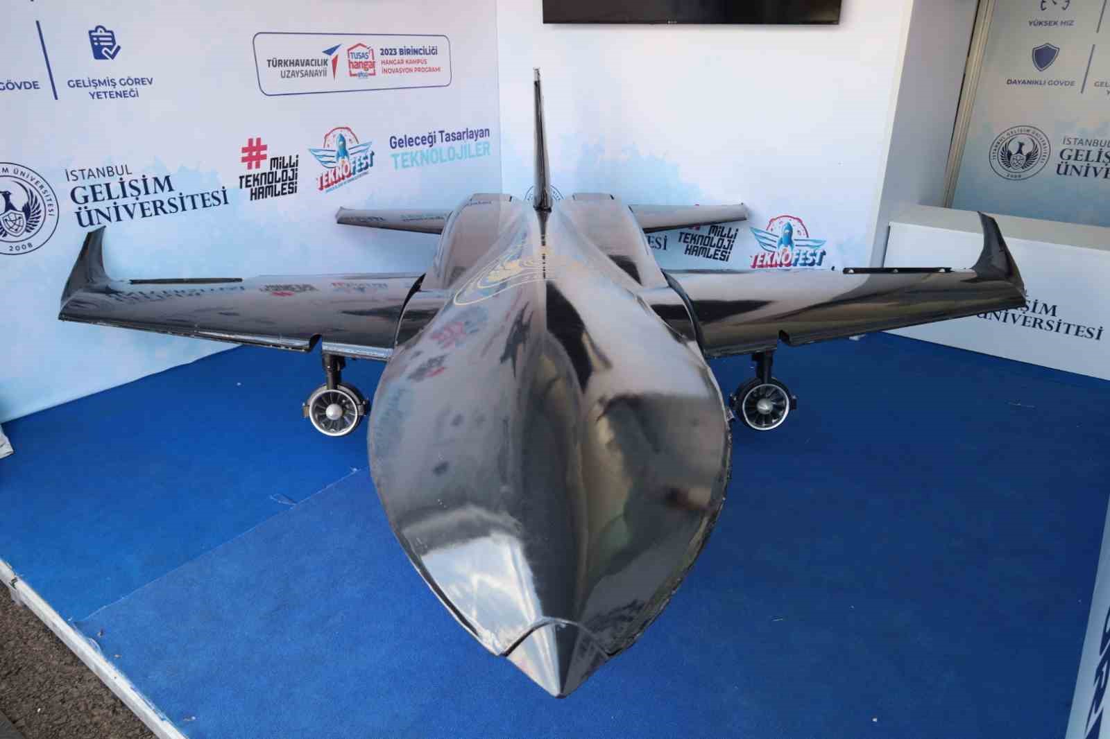 İGÜ TEKNOFEST’E JET DRON PROJESİ VE ELEKTRİK FAN MOTORLU VTOL İHA İLE KATILARAK DİKKATLERİ ÜZERİNE ÇEKTİ