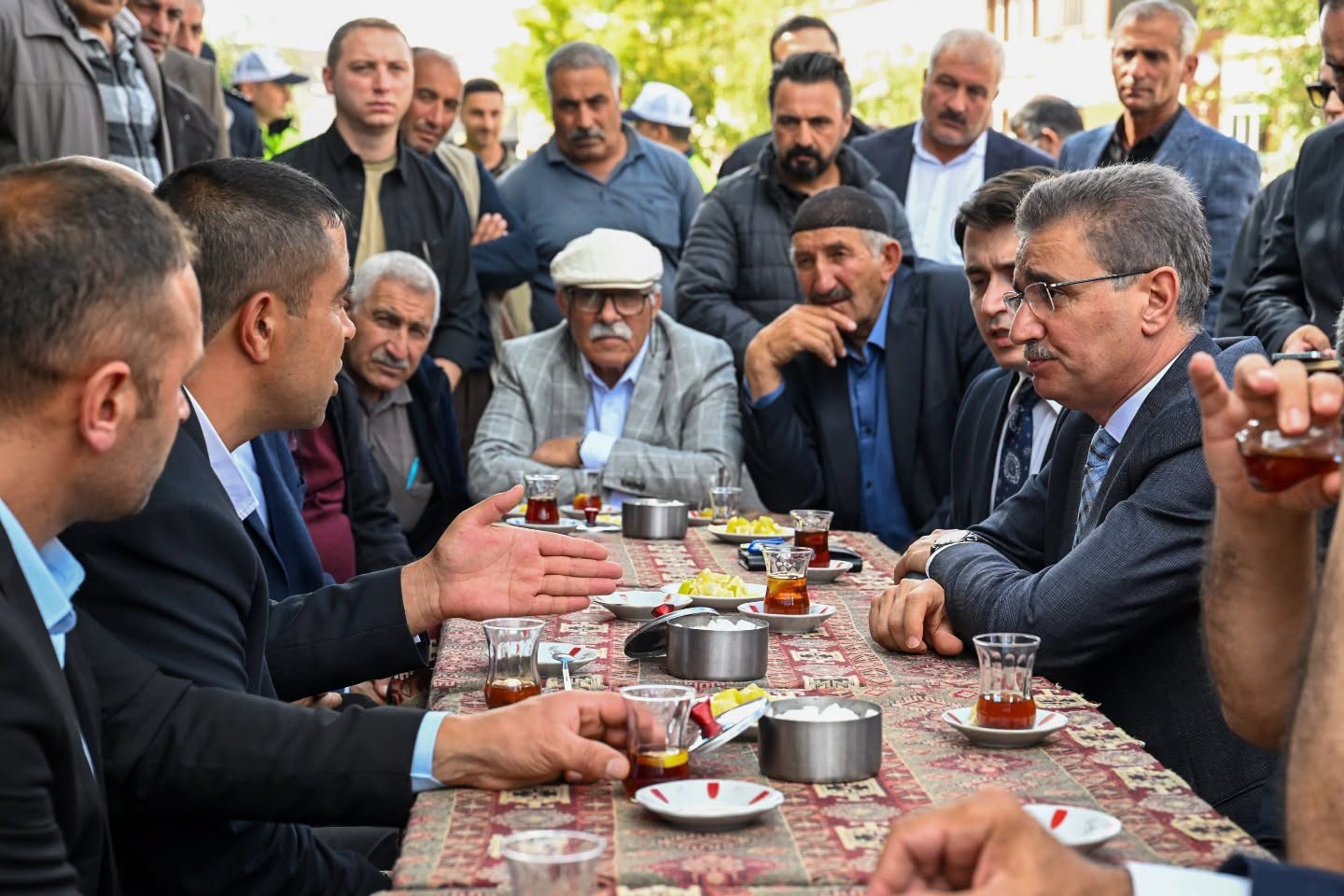 VALİ AYDIN BARUŞ, HINIS-TEKMAN RELOKASYON YOLU (ALTERNATİF YOL) ÇATKALE İSTİKAMETİNDE DEVAM EDEN YOL YAPIM ÇALIŞMALARINI YERİNDE İNCELEDİ.