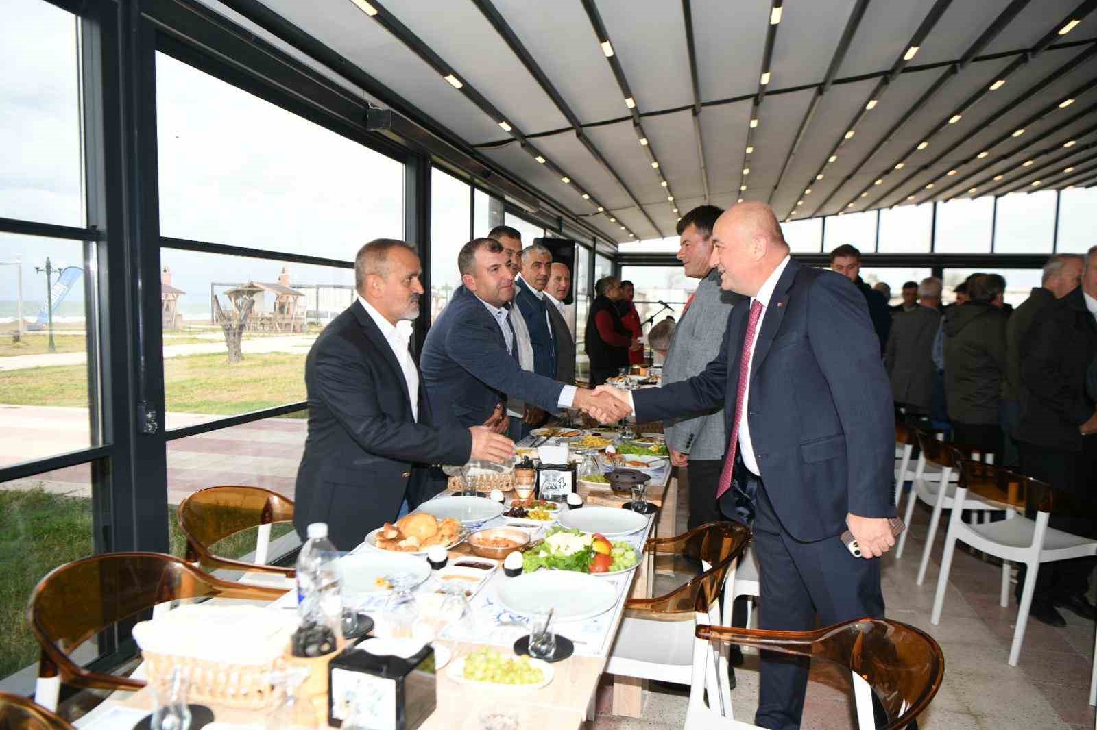 AK PARTİ ÇANAKKALE MİLLETVEKİLİ AYHAN GİDER, BİGA İLÇESİNE BAĞLI KARABİGA BELDESİNDE KÖY VE MAHALLE MUHTARLARIYLA BİR ARAYA GELDİ.