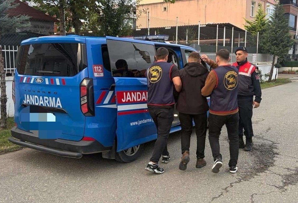 ORDU'DA BİR İKAMETTEN ZİYNET EŞYALARI İLE NAKİT PARA ÇALAN 2 ŞÜPHELİ YAKALANARAK TUTUKLANDI.