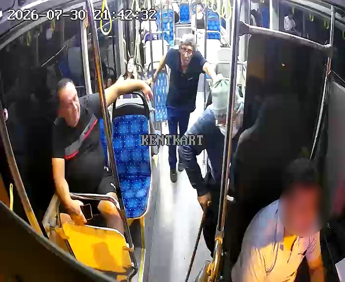 YAKLAŞIK 20 OTOBÜSE YOLCU GİBİ BİNEREK ŞOFÖRLERİ DENETLEYEN ŞİMŞEK, SON 2,5 AYDA 79 ŞOFÖRE KOOPERATİF TARAFINDAN CEZAİ İŞLEM UYGULANDIĞINI AÇIKLADI.