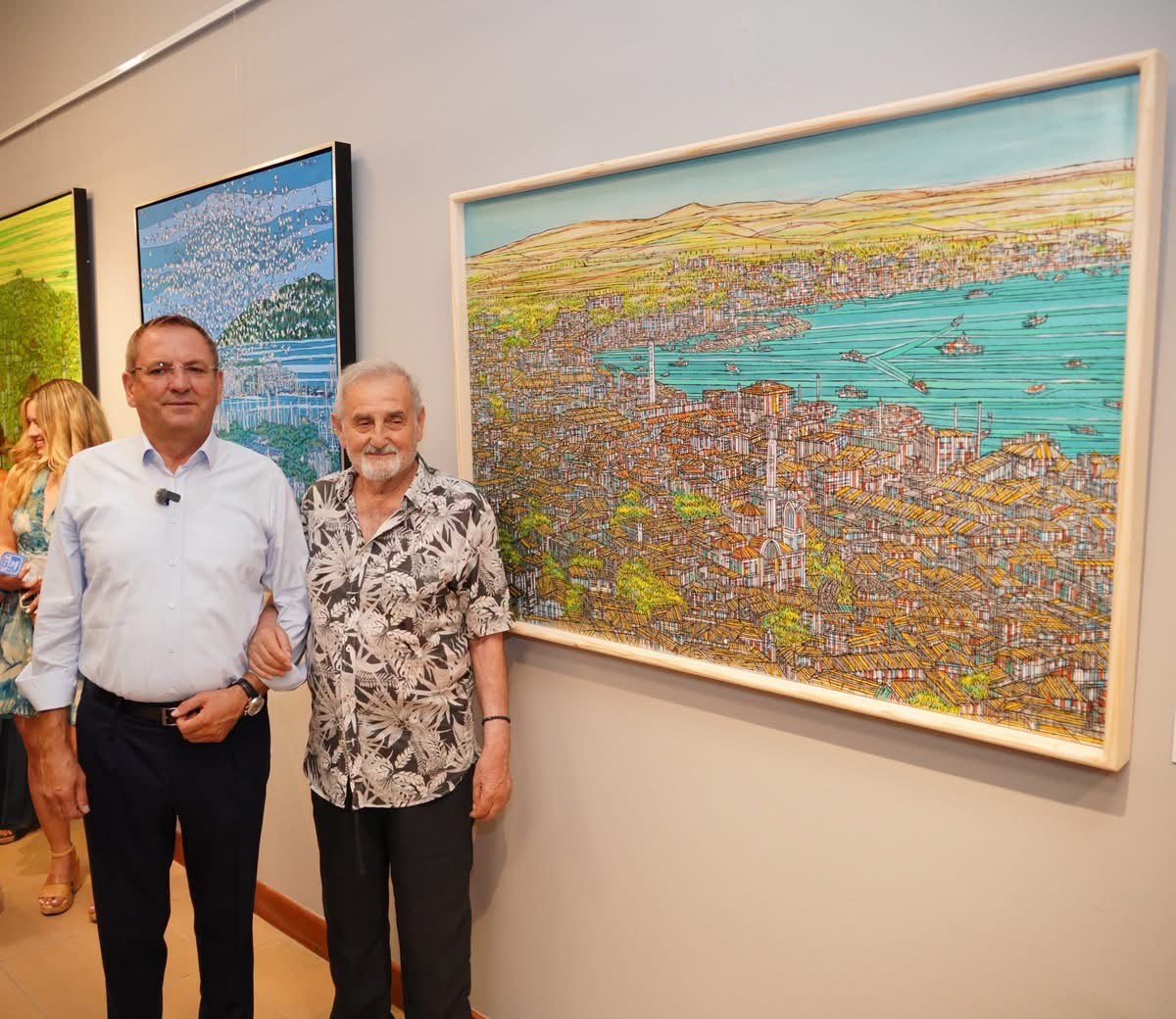 AYVALIK, KÜLTÜR VE SANAT YOLCULUĞUNDA HAFIZALARA KAZINACAK ÖZEL BİR AKŞAMA EV SAHİPLİĞİ YAPTI. ÇAĞDAŞ TÜRK RESİM SANATININ YAŞAYAN EN BÜYÜK USTALARINDAN PROF. DR. DEVRİM ERBİL İLE SANATÇI RENK ERBİL’İN SERGİSİ SANAT GALERİSİ’NDE SANATSEVERLERLE BULUŞULDU.