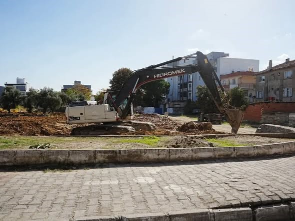 AYDIN'IN GERMENCİK İLÇESİNE BAĞLI ORTAKLAR MAHALLESİ'NDE YAPILMASI PLANLANAN KAPALI PAZAR YERİ PROJESİNİN ÖN HAZIRLIK VE PROJELENDİRME ÇALIŞMALARINA BAŞLANDI. PROJENİN 2027 YILI İÇERİSİNDE HAYATA GEÇİRİLMESİ PLANLANIYOR.