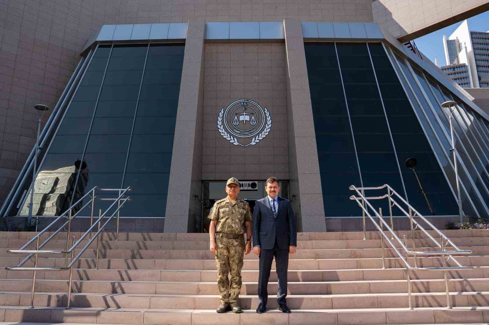 EGE ORDUSU KOMUTANLIĞI GÖREVİNİ YÜRÜTÜRKEN EMEKLİYE AYRILAN ORGENERAL İRFAN ÖZSERT DE BAŞSAVCI ALİ YELDAN’A VEDA ZİYARETİ GERÇEKLEŞTİRDİ.