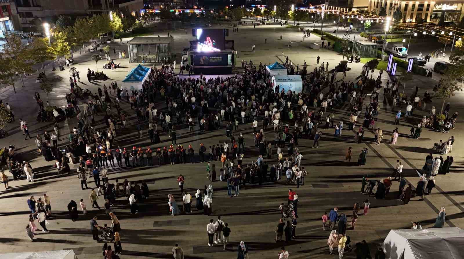 BAŞAKŞEHİR BELEDİYESİ, 17 AĞUSTOS MARMARA DEPREMİ’NİN 27. YIL DÖNÜMÜNDE TAHLİYE, TRANSFER VE KURTARMA TATBİKATI YAPTI. 27 BİNDEN FAZLA KİŞİNİN YAŞADIĞI BÖLGEDE 3 BİNDEN FAZLA VATANDAŞ 14 DAKİKA 27 SANİYEDE TAHLİYE EDİLDİ.