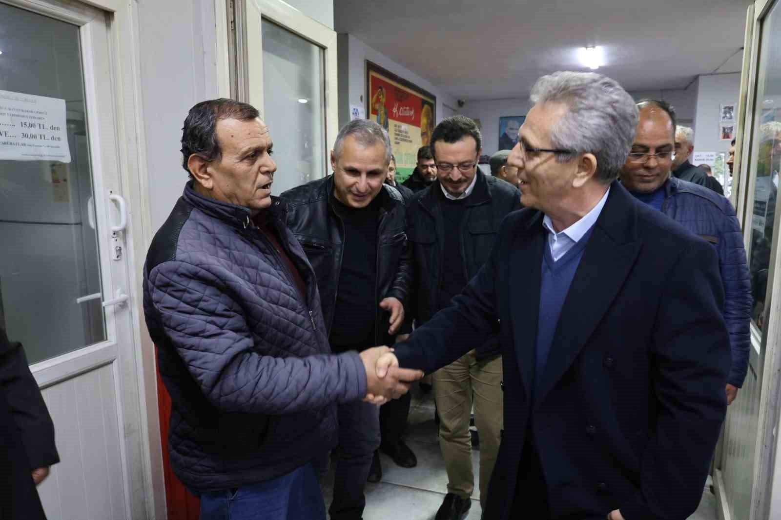 NAZİLLİ BELEDİYE BAŞKANI DR. ERTUĞRUL TETİK, VATANDAŞ ODAKLI BELEDİYECİLİK ANLAYIŞI DOĞRULTUSUNDA SAHA ÇALIŞMALARINI ARALIKSIZ SÜRDÜRÜYOR. BAŞKAN TETİK, 2026 YILININ İLK 8 AYINDA MAHALLE VE HALK BULUŞMALARI, ESNAF ZİYARETLERİ, ÇARŞI VE PAZAR GEZİLERİ İLE MAKAM GÖRÜŞMELERİ KAPSAMINDA TOPLAM 13 BİN 480 VATANDAŞLA BİREBİR GÖRÜŞEREK TALEP, ÖNERİ VE SORUNLARINI DİNLEDİ.