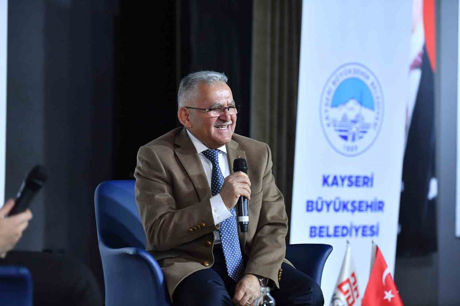 KAYSERİ BÜYÜKŞEHİR BELEDİYE BAŞKANI DR. MEMDUH BÜYÜKKILIÇ, 2026-YKS YERLEŞTİRME SONUÇLARININ AÇIKLANMASININ ARDINDAN KAYSERİ’DEKİ ÜNİVERSİTELERE YERLEŞMEYE HAK KAZANAN ÖĞRENCİLERİ TEBRİK EDEREK, GENÇLERİN YENİ EĞİTİM HAYATLARINDA YANLARINDA OLACAKLARINI BELİRTTİ. BÜYÜKKILIÇ, 5 ÜNİVERSİTESİ VE YAKLAŞIK 75 BİN ÖĞRENCİSİYLE KAYSERİ’NİN GENÇLERİN EĞİTİM, SOSYAL VE KÜLTÜREL GELİŞİMİNE KATKI SUNAN GÜÇLÜ BİR ÜNİVERSİTE ŞEHRİ OLDUĞUNU VURGULADI.