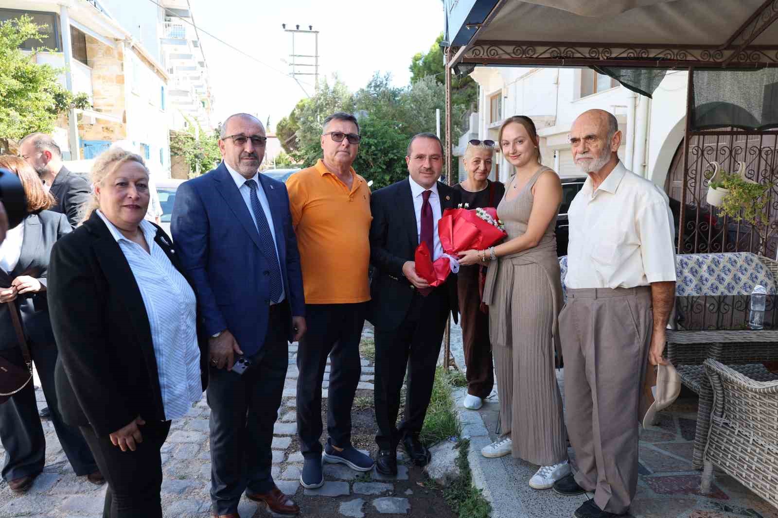AK PARTİ İZMİR MİLLETVEKİLİ YAŞAR KIRKPINAR, FOÇA İLÇESİNDE SANAYİCİLERDEN ESNAFLARA, BALIKÇILARDAN KOOPERATİFLERE KADAR TOPLUMUN TÜM KESİMLERİYLE BİR ARAYA GELDİ.