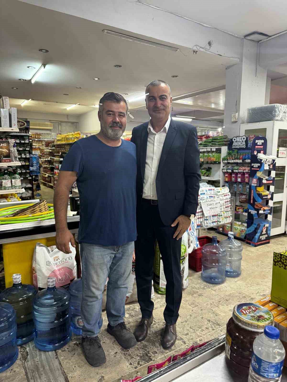 AK PARTİ DENİZLİ İL TEŞKİLATI, KENT GENELİNDEKİ ESNAF BULUŞMALARINI ARALIKSIZ SÜRDÜRÜYOR. İL YÖNETİM KURULU ÜYELERİ, İL GENELİNDE FAALİYET GÖSTEREN MAHALLE BAKKALLARINI ZİYARET EDEREK HEM ESNAFIN TALEPLERİNİ DİNLEDİ HEM DE EKONOMİK GELİŞMELERE DAİR GÖRÜŞ ALIŞVERİŞİNDE BULUNDU.