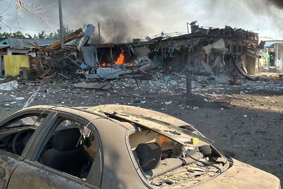 RUSYA'NIN UKRAYNA'NIN HARKOV BÖLGESİNE GERÇEKLEŞTİRDİĞİ DÜZENLEDİĞİ SALDIRILARDA 10 KİŞİ HAYATINI KAYBETTİ, 8 KİŞİ DE YARALANDI.