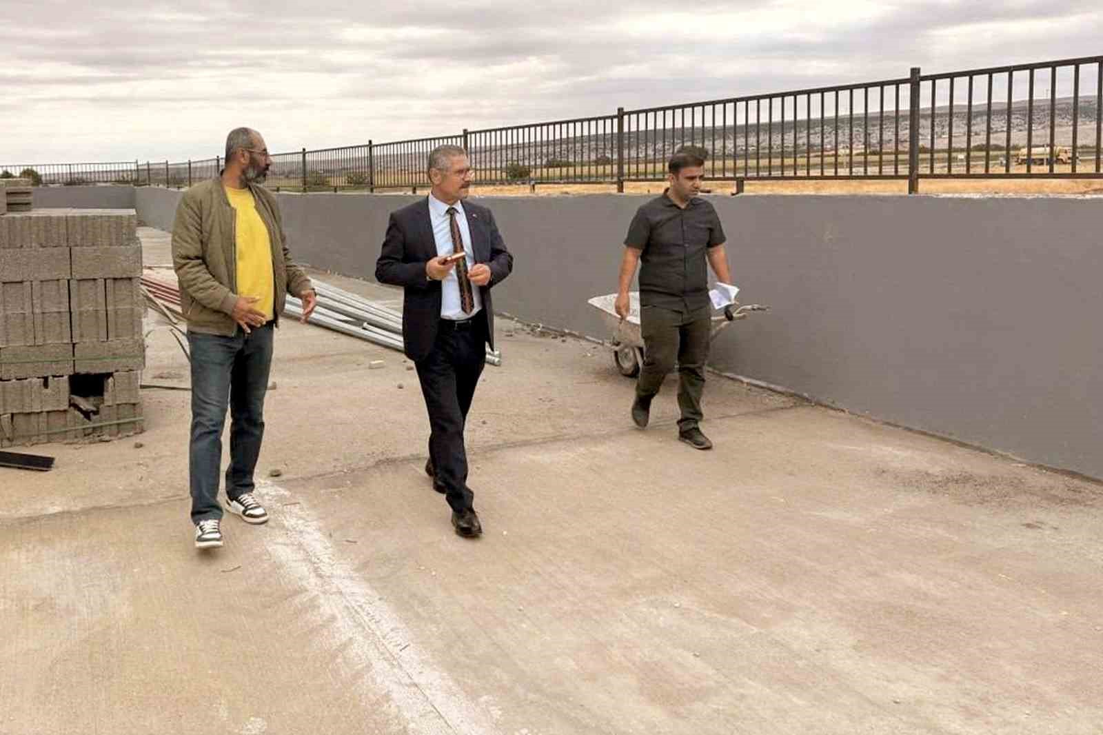 GAZİANTEP'İN ARABAN İLÇESİNDE, TOKİ TARAFINDAN İNŞA EDİLEN SOSYAL VE DEPREM KONUTLARI ALANINDA YAPIMI DEVAM EDEN 32 DERSLİKLİ İLK VE ORTAOKULUN İNŞAATINDA SONA GELİNDİ.