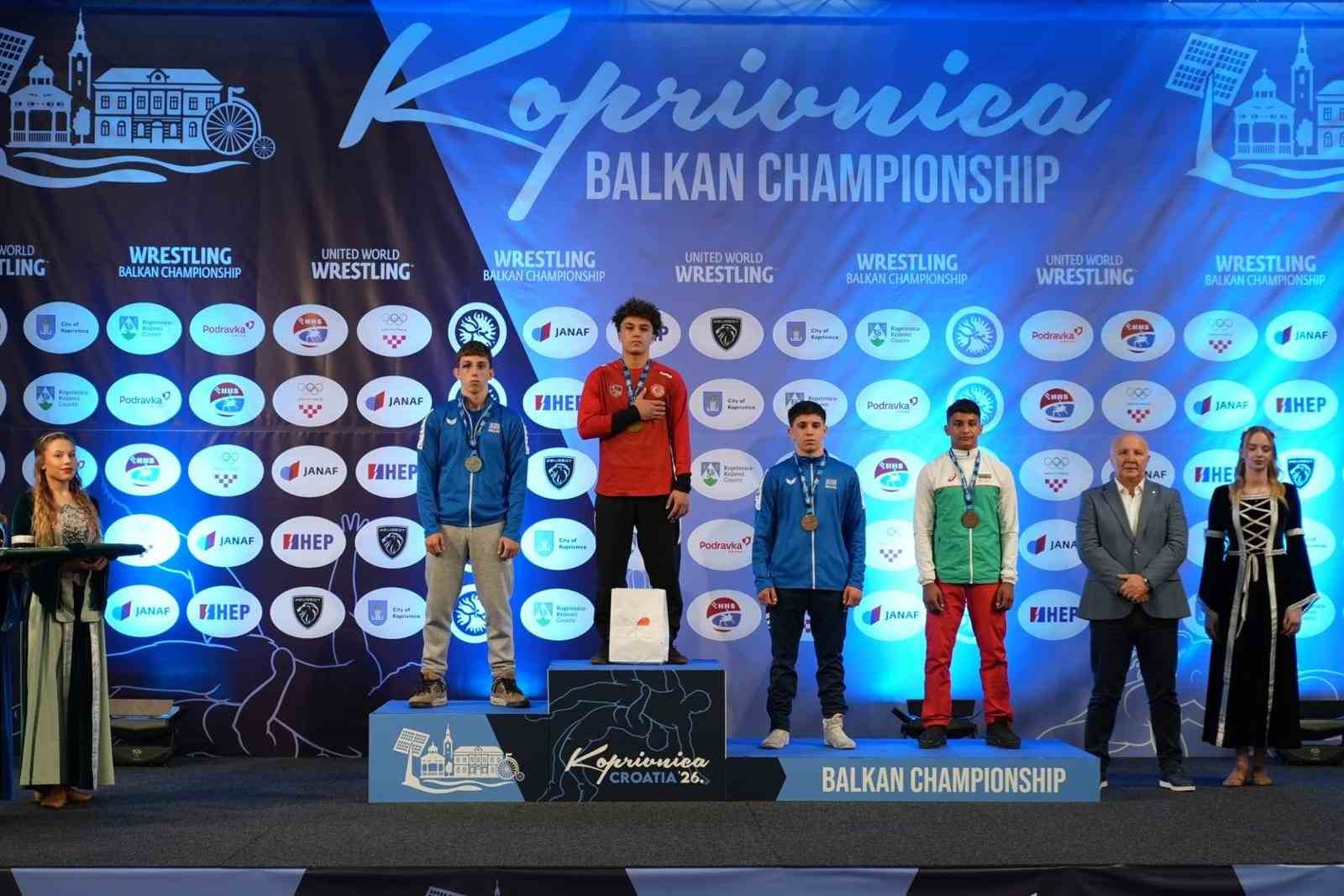 ŞAHİNBEY BELEDİYESPOR KULÜBÜ GÜREŞÇİLERİ, HIRVATİSTAN’DAKİ U17 BALKAN GÜREŞ ŞAMPİYONASI’NDA 1 ALTIN, 3 GÜMÜŞ VE 1 BRONZ OLMAK ÜZERE TOPLAM 5 MADALYA KAZANDI.