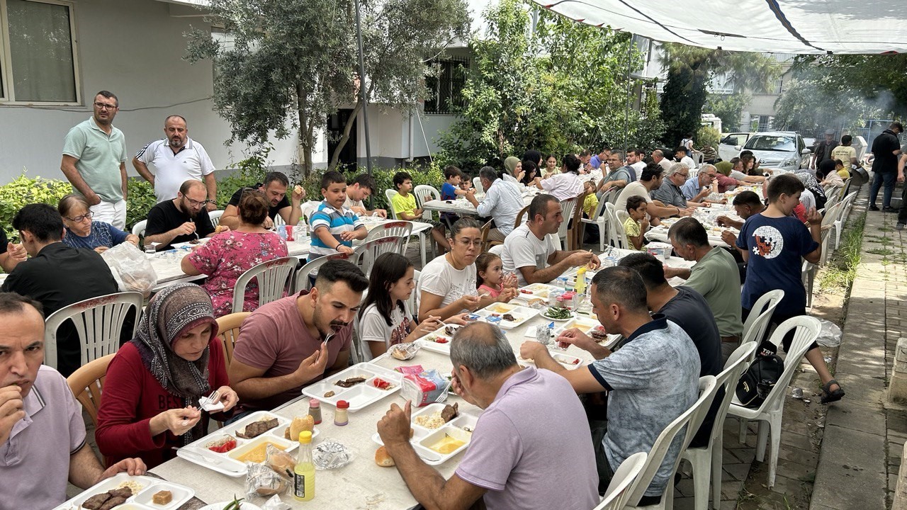 GÜNLÜK SOSYAL HAYATIMIZDA YAŞADIĞIMIZ ŞEHİRLERDE YAPILAN HAYIRLARIN TEK BİR ÇATI ALTINDA TOPLANDIĞI "HAYRA GEL" İSİMLİ PLATFORM YAYIN HAYATINA BAŞLADI.