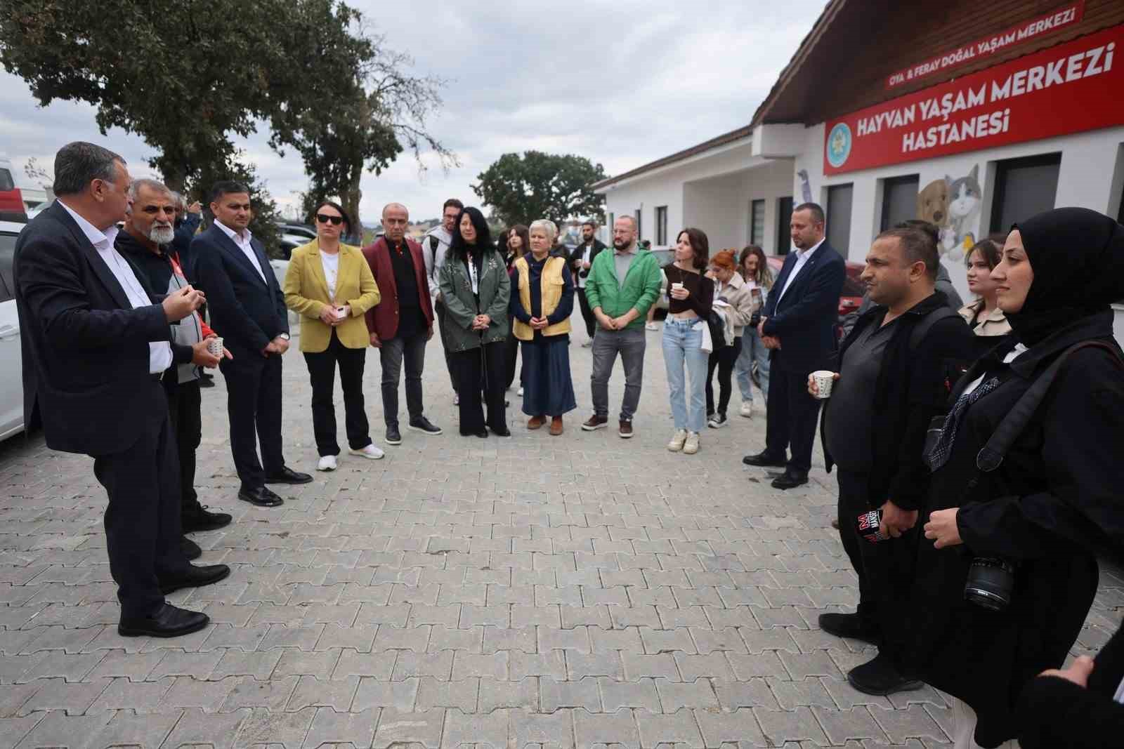 YUNUSEMRE BELEDİYE BAŞKANI SEMİH BALABAN VE FERDİ ZEYREK VAKFI BAŞKANI NURCAN ZEYREK, EGE BÖLGESİ’NİN EN BÜYÜK VE MODERN HAYVAN BARINAKLARINDAN BİRİ OLAN MANİSA HAYVAN YAŞAM MERKEZİ’Nİ ZİYARET EDEREK MERKEZDE İNCELEMELERDE BULUNDU.