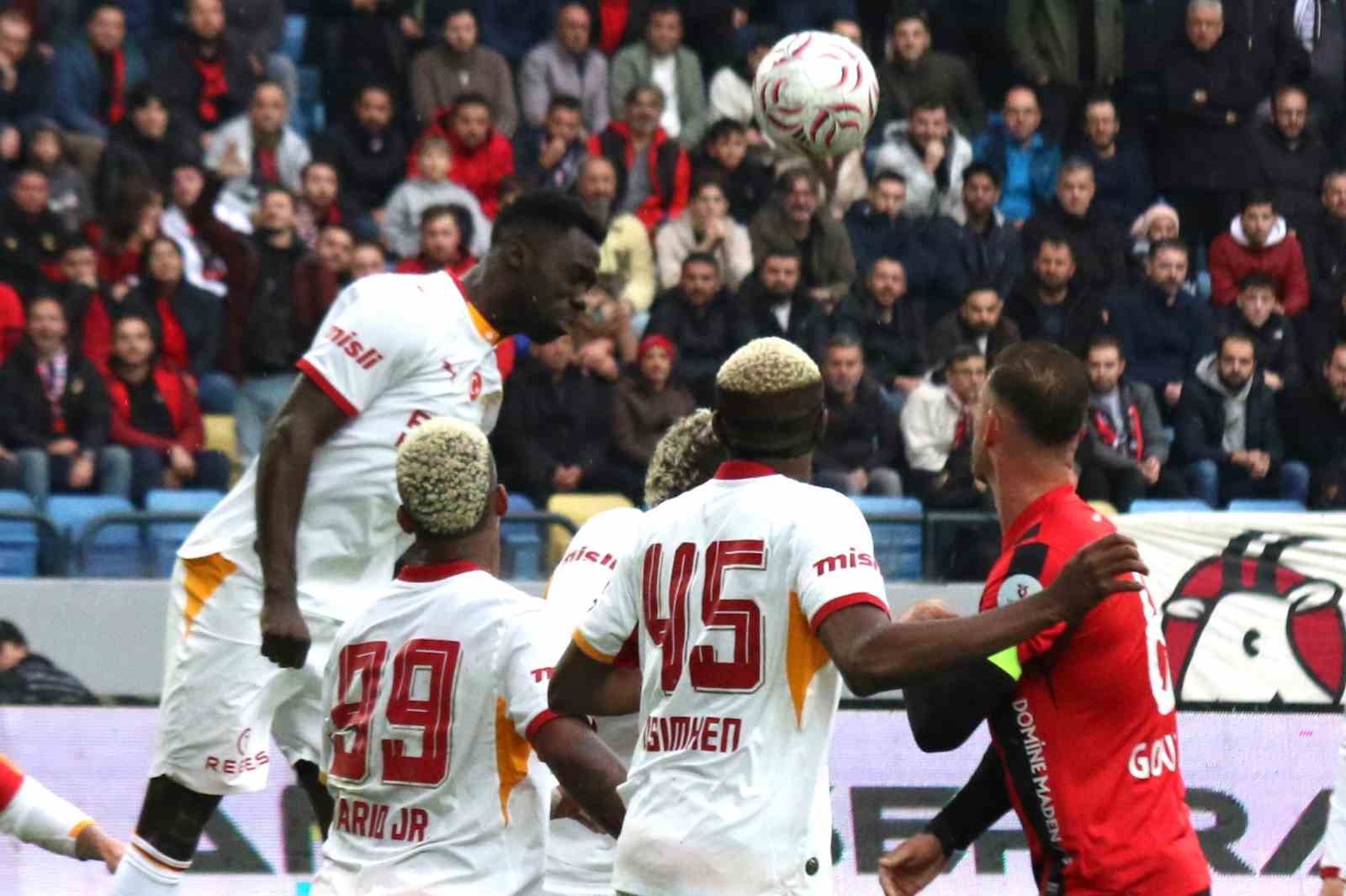 TRENDYOL SÜPER LİG'İN 8. HAFTASINDA GENÇLERBİRLİĞİ, GALATASARAY'I AĞIRLIYOR. MÜSABAKANIN İLK YARISI 0-0'LIK BERABERLİKLE TAMAMLANDI.