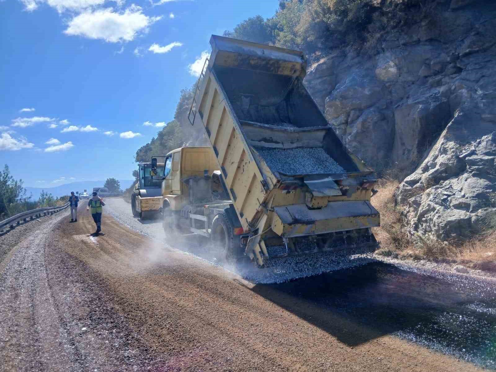 AYDIN BÜYÜKŞEHİR BELEDİYESİ EKİPLERİ, 17 İLÇEDE ONLARCA FARKLI NOKTADA YOL YAPIM, BAKIM, ONARIM VE DÜZENLEME ÇALIŞMALARINI SÜRDÜRÜYOR.