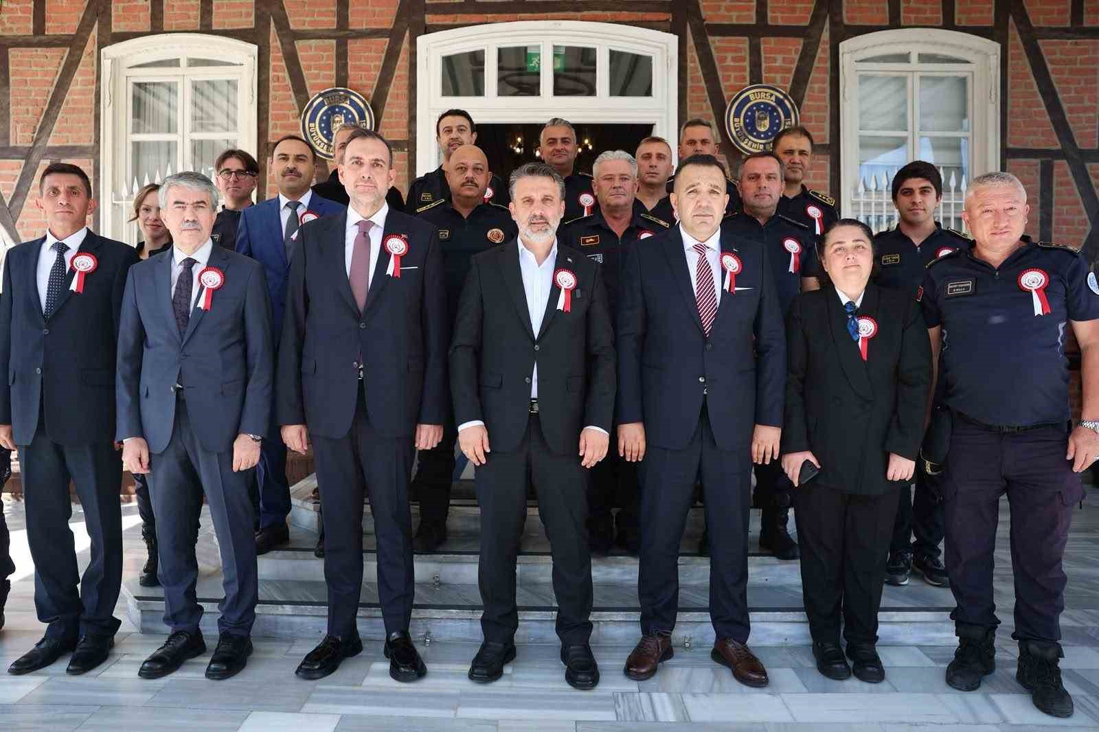 BÜYÜKŞEHİR BELEDİYE BAŞKAN VEKİLİ ŞAHİN BİBA, İTFAİYE TEŞKİLATI’NIN 312’NCİ KURULUŞ YIL DÖNÜMÜ KAPSAMINDA ÖNEMLİ MESAJLAR VERDİ. YANGIN VE AFETLERE KARŞI ÖNLEYİCİ ÇALIŞMALARIN ÖNEMİNE DİKKAT ÇEKEN BİBA, "BURSA’YI İTFAİYE ALANINDA TÜRKİYE’YE ÖRNEK BİR ŞEHİR HALİNE GETİRECEĞİZ" DEDİ.