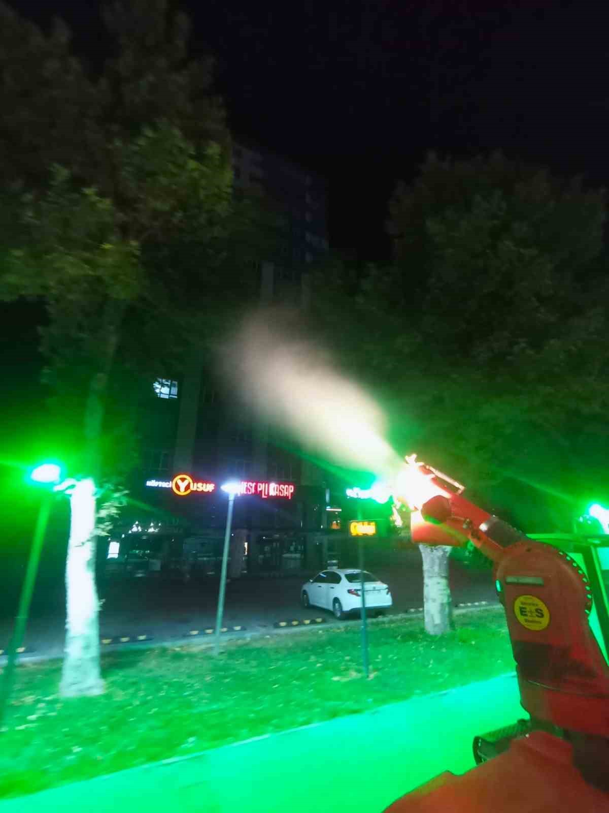 KAYSERİ BÜYÜKŞEHİR BELEDİYESİ; DÜZENLİ OLARAK SÜRDÜRDÜĞÜ İLAÇLAMA FAALİYETLERİNE YAZ MEVSİMİNDE HIZ VERDİ.