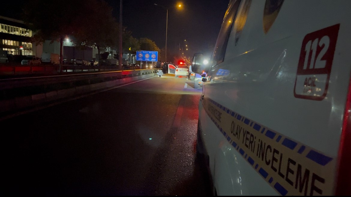 BURSA’DA FECİ KAZA: KARŞIYA GEÇMEK İSTERKEN OTOMOBİL ÇARPTI, HAYATINI KAYBETTİ