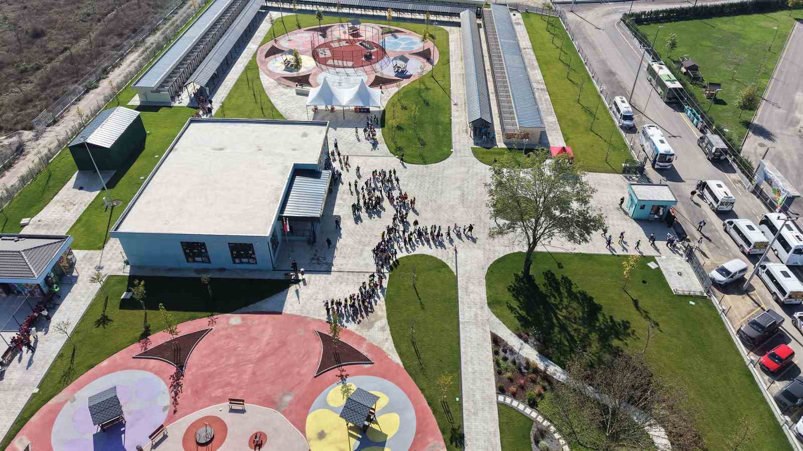 SAKARYA'DA 4 EKİM DÜNYA HAYVANLARI KORUMA GÜNÜ ETKİNLİKLERİ KAPSAMINDA SOKAK HAYVANLARI DOĞAL YAŞAM KAMPÜSÜ'NDE ÇOCUK ŞENLİĞİ GERÇEKLEŞTİRDİ