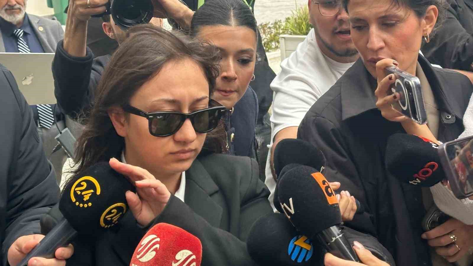 GÜLLÜ'NÜN ÖLÜMÜNE İLİŞKİN DAVANIN İLK DURUŞMASI İÇİN NUR SULTAN ULU YALOVA ADLİYESİ'NE GELDİ.