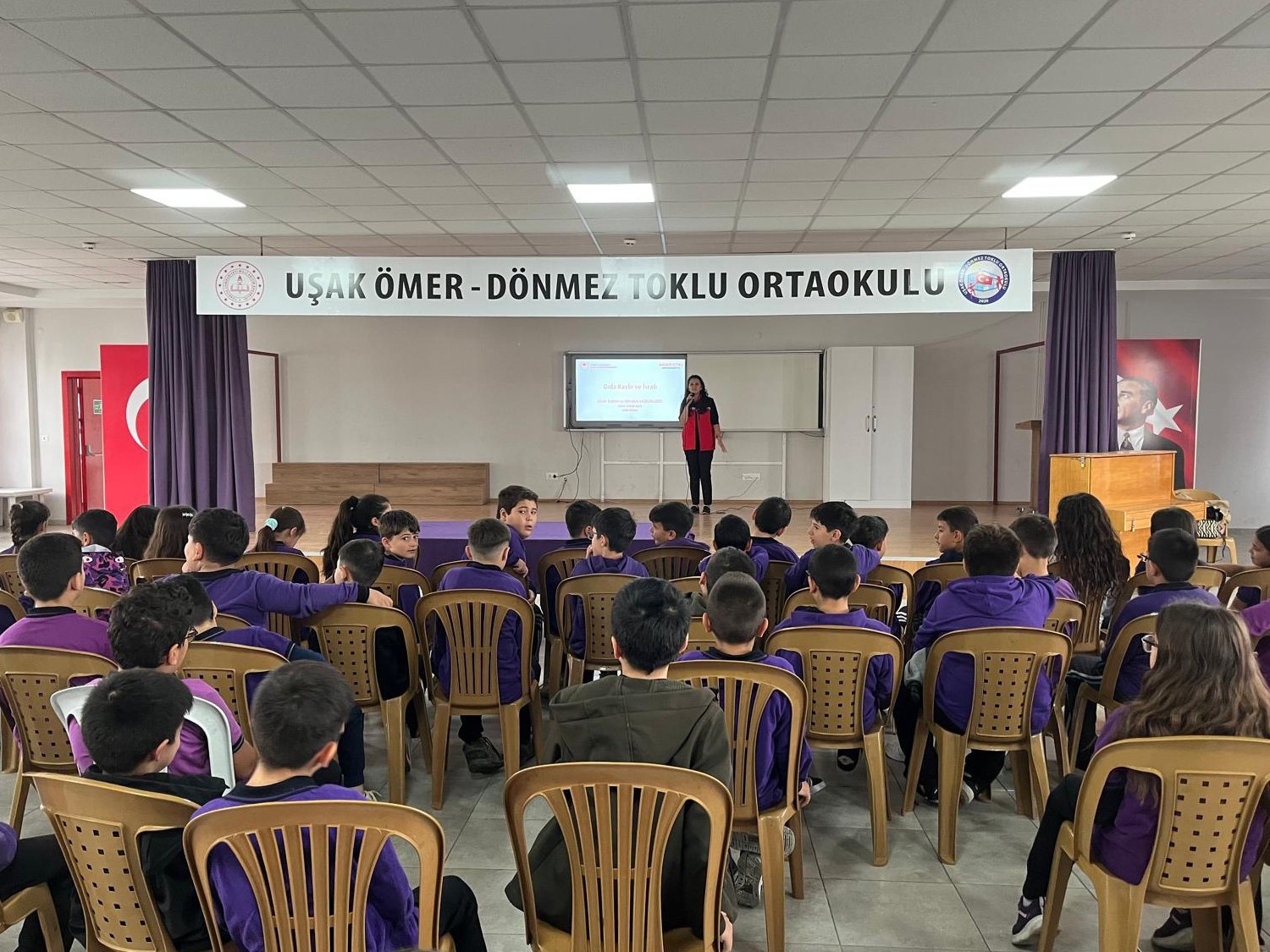 UŞAK İL TARIM VE ORMAN MÜDÜRLÜĞÜ TARAFINDAN 29 EYLÜL ULUSLARARASI GIDA KAYBI VE İSRAFI FARKINDALIK GÜNÜ KAPSAMINDA ÖĞRENCİLERE YÖNELİK GIDA GÜVENİLİRLİĞİ, GIDA KAYBI VE İSRAF KONUSUNDA EĞİTİM DÜZENLENDİ.
