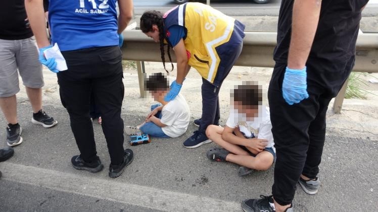 ANTALYA'NIN MANAVGAT İLÇESİNDE 3'Ü TUR ARACI OLMAK ÜZERE 6 ARACIN KARIŞTIĞI ZİNCİRLEME TRAFİK KAZASINDA ARALARINDA YABANCI UYRUKLU TURİSTLERİN DE BULUNDUĞU 17 KİŞİ YARALANDI.