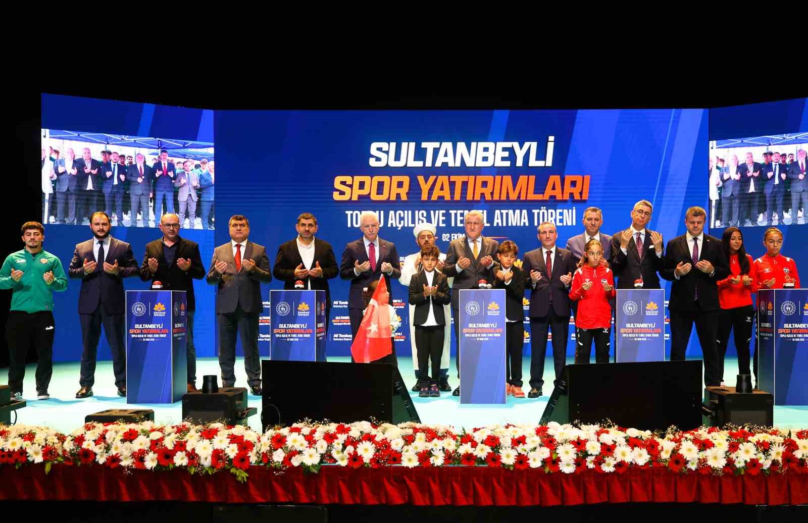 SULTANBEYLİ BELEDİYESİ TARAFINDAN HAYATA GEÇİRİLEN DEV SPOR YATIRIMLARI İÇİN TOPLU AÇILIŞ VE TEMEL ATMA TÖRENİ DÜZENLENDİ
