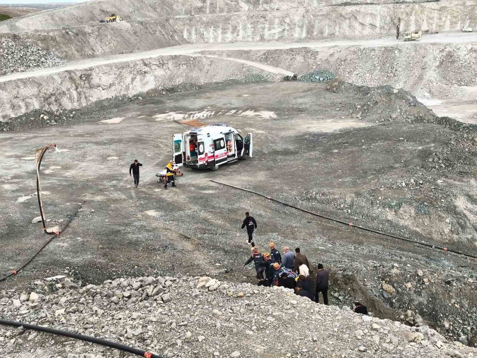 SİVAS’IN ULAŞ İLÇESİNDE TAŞ OCAĞINDA KONTROLDEN ÇIKARAK DEVRİLEN KAMYONUN SÜRÜCÜSÜ YARALANDI.