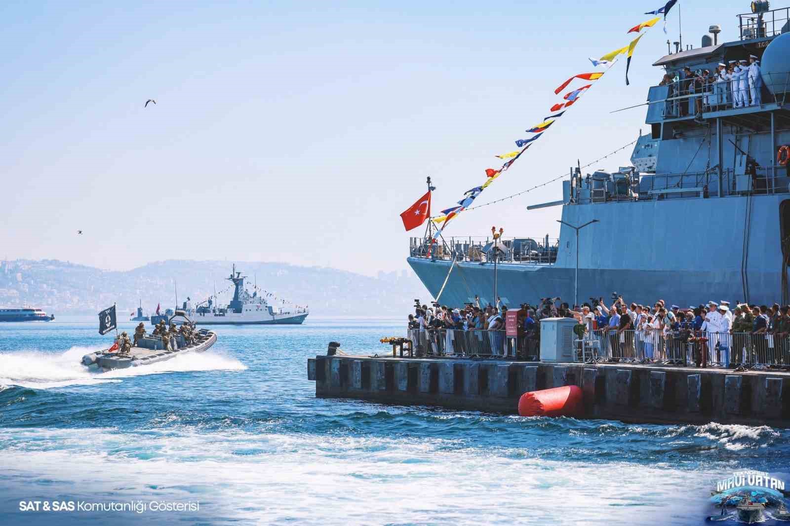KOCAELİ'DE DÜZENLENEN TEKNOFEST MAVİ VATAN'DA SAT VE SAS KOMANDOLARININ GERÇEKLEŞTİRDİĞİ REHİNE KURTARMA OPERASYONU İLGİYLE İZLENDİ.