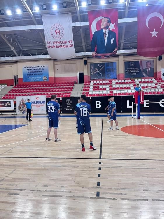 VOLEYBOL MAÇINDA KAZANAN AİLE VE SOSYAL HİZMETLER OLDU
