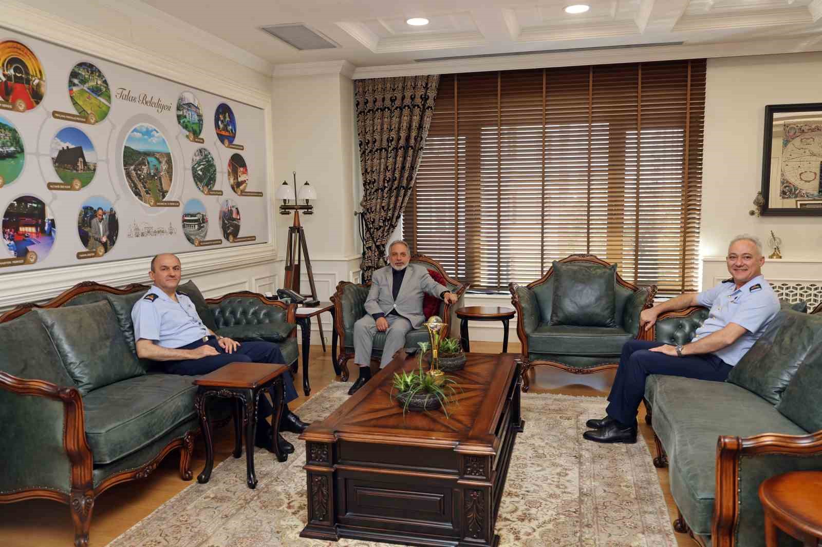 KAYSERİ’DE GÖREV SÜRELERİNİ TAMAMLAYAN GARNİZON KOMUTANI HV. PLT. TUĞG. HASAN VOLKAN GÜLERYÜZ VE 2’NCİ HAVA İKMAL BAKIM FABRİKA MÜDÜRÜ HAVA TUĞG. VOLKAN ERSUN ACAR, TALAS BELEDİYE BAŞKANI MUSTAFA YALÇIN’A VEDA ZİYARETİNDE BULUNDU.