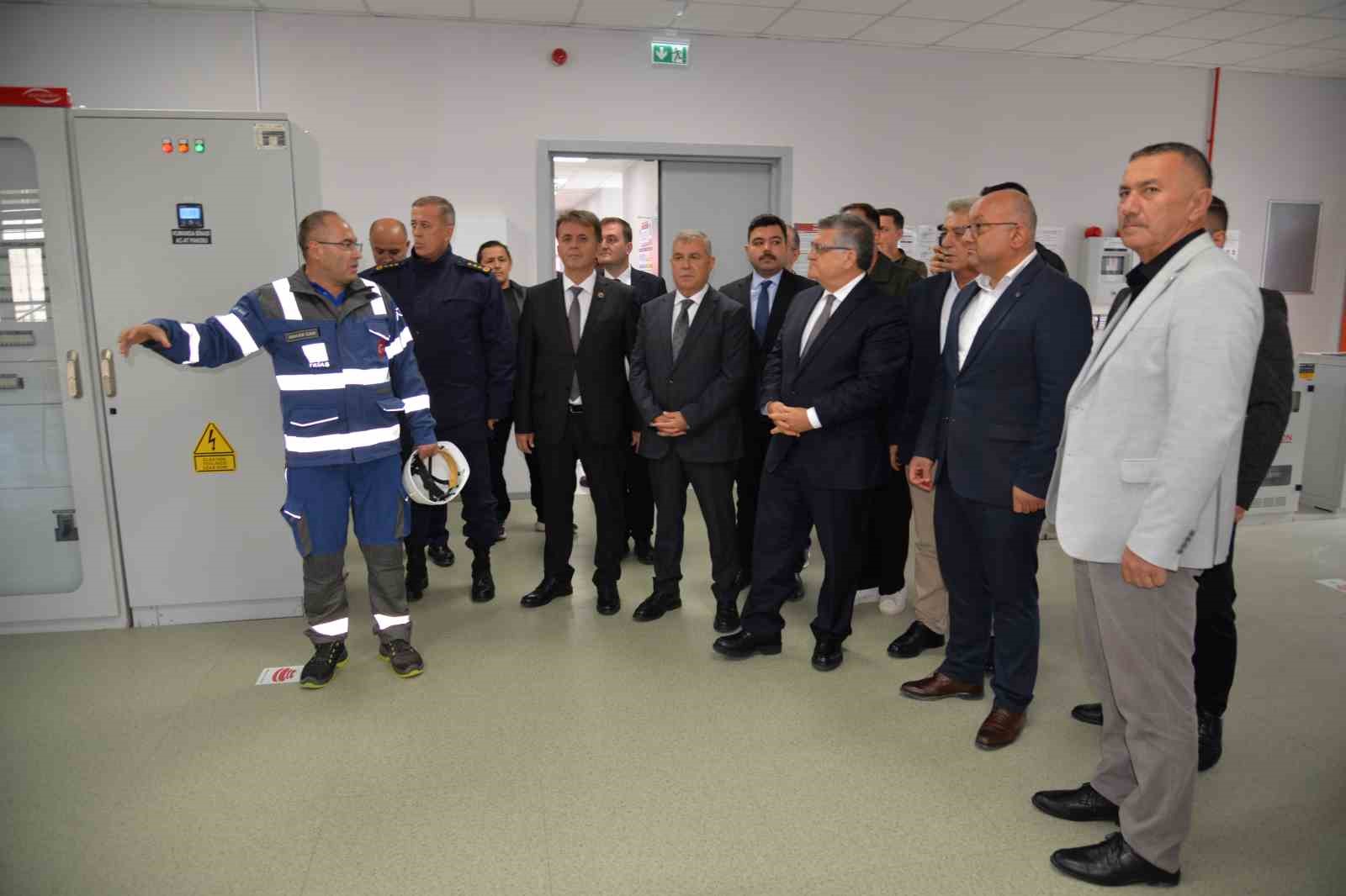 TÜRKELİ’DE TRANSFORMATÖR MERKEZİ HİZMETE AÇILDI SİNOP'UN TÜRKELİ İLÇESİNİN ELEKTRİK ALTYAPISINI GÜÇLENDİRECEK TÜRKELİ TRANSFORMATÖR MERKEZİ, DÜZENLENEN TÖRENLE HİZMETE AÇILDI. YAKLAŞIK 250 MİLYON LİRALIK YATIRIMLA HAYATA GEÇİRİLEN MERKEZLE BİRLİKTE İLÇENİN ELEKTRİĞİ DOĞRUDAN TÜRKELİ’DEKİ TRAFO MERKEZİNDEN SAĞLANACAK.