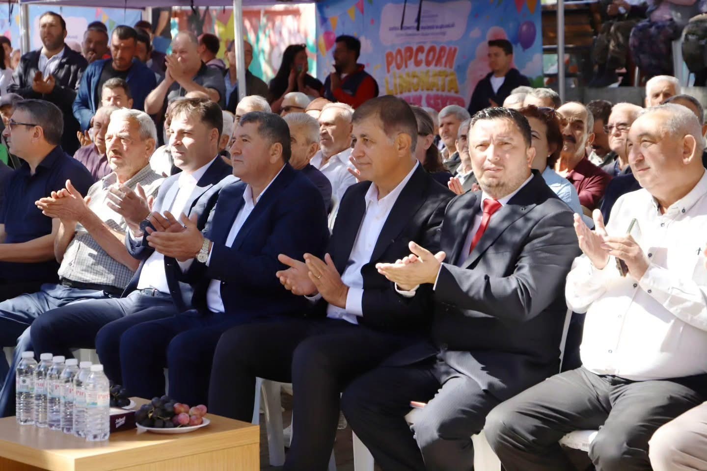 TÖRENE; İZMİR BÜYÜKŞEHİR BELEDİYE BAŞKANI CEMİL TUGAY, BAYINDIR BELEDİYE BAŞKANI DAVUT SAKARSU, SİYASİ PARTİ TEMSİLCİLERİ, BELEDİYE MECLİS ÜYELERİ, MAHALLE MUHTARLARI VE ÇOK SAYIDA VATANDAŞ KATILDI.