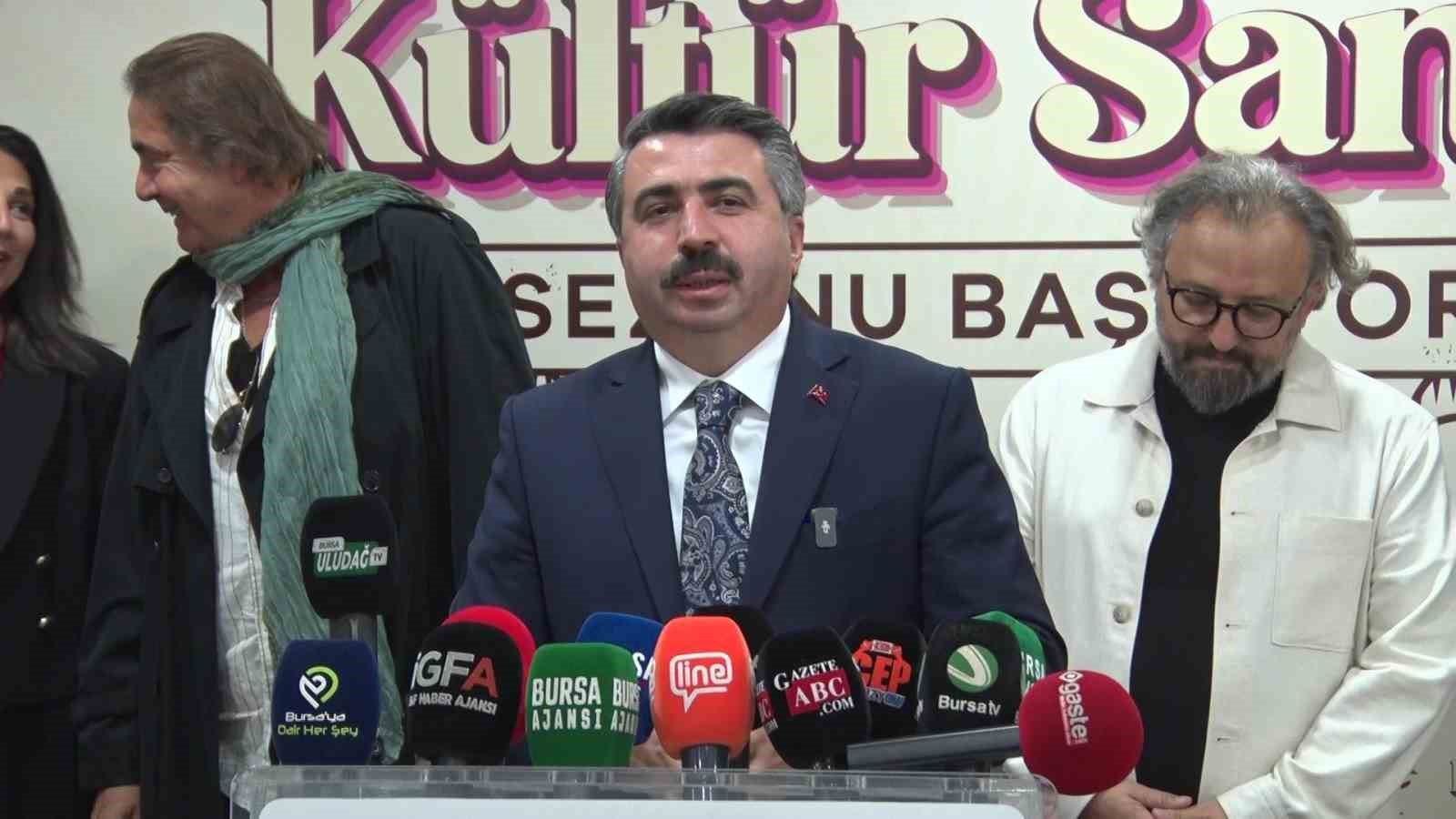 BURSA’NIN YILDIRIM İLÇESİNDE 2026-2027 KÜLTÜR SANAT SEZONU, NECİP FAZIL KISAKÜREK’İN "BİR ADAM YARATMAK" ESERİNDEN SİNEMAYA UYARLANAN FİLMİN GÖSTERİMİ VE ÖZEL SERGİYLE AÇILDI. YILDIRIM BELEDİYE BAŞKANI OKTAY YILMAZ, YENİ SEZONDA İNSANI VE MEDENİYETİ MERKEZE ALAN ETKİNLİKLERLE VATANDAŞLARLA BULUŞACAKLARINI SÖYLEDİ.