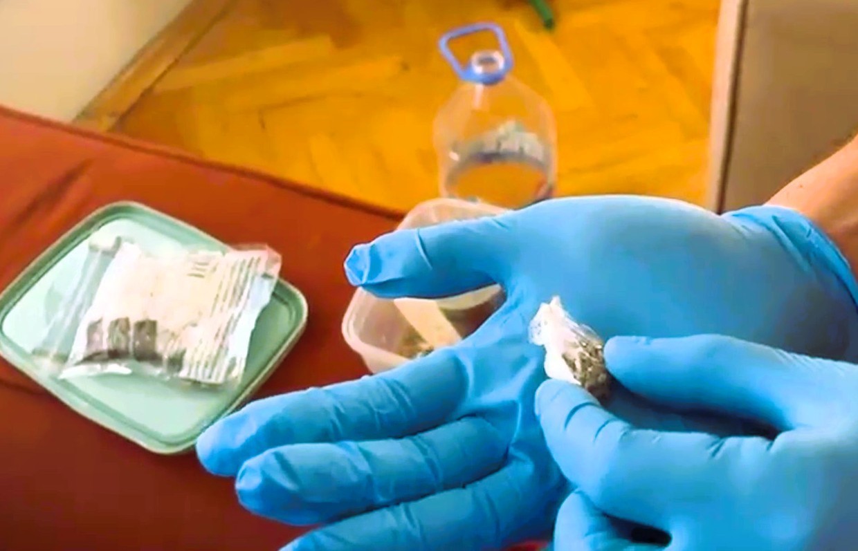 DENİZLİ’DE İŞ DÜNYASINA DÜZENLENEN UYUŞTURUCU OPERASYONDA GÖZALTINA ALINAN 10 ŞÜPHELİ, JANDARMADAKİ İŞLEMLERİNİN ARDINDAN SERBEST BIRAKILDI.