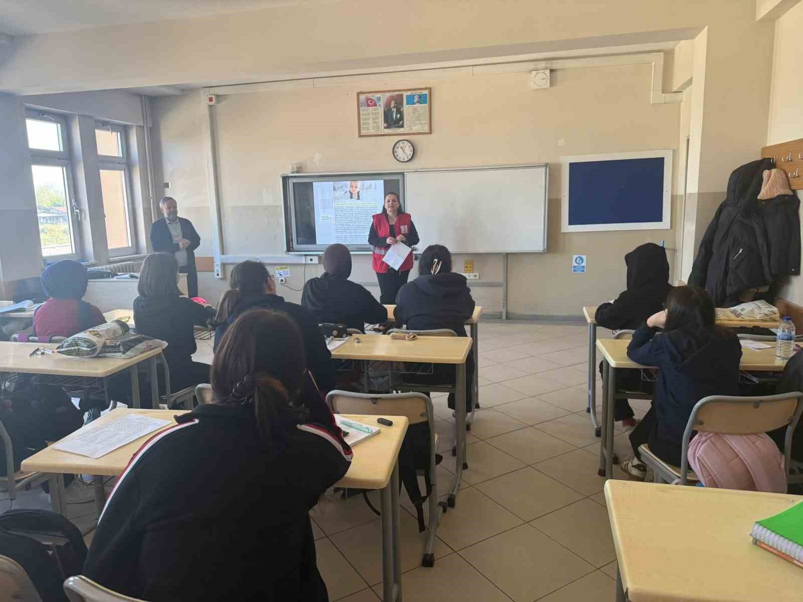 KIZILAY KADIN KOLLARI TEŞKİLATI TARAFINDAN DÜZCE MEVLANA KIZ MESLEKİ VE TEKNİK ANADOLU LİSESİ ÖĞRENCİLERİNE, KIZILAY HAFTASI KAPSAMINDA GERÇEKLEŞTİRİLECEK RESİM YARIŞMASI ÖNCESİNDE BİLGİLENDİRME YAPILDI.