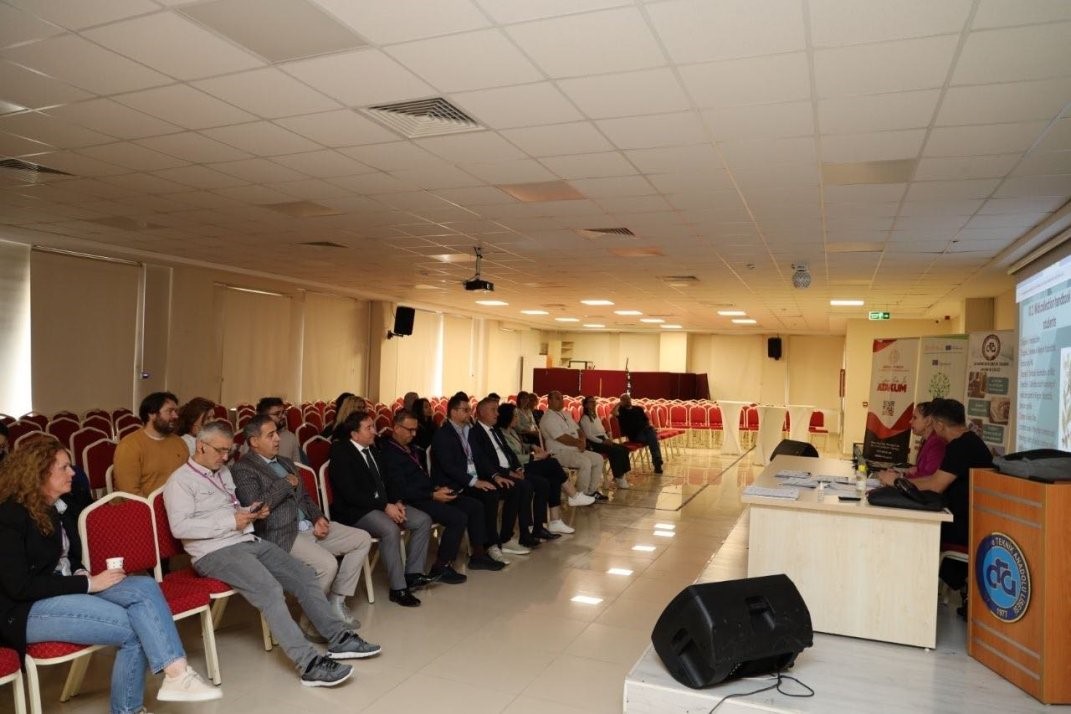 SAMSUN'DA YÜRÜTÜLEN GREEN PHARMACY ERASMUS+ PROJESİ KAPSAMINDA DÜZENLENEN PROGRAMDA, SIRBİSTAN VE BULGARİSTAN’DAN GELEN 18 AKADEMİSYEN VE ÖĞRETMEN, AÇIK EĞİTİM KAYNAKLARININ MESLEKİ EĞİTİMDE KULLANIMINA İLİŞKİN BİLGİ VE DENEYİMLERİNİ PAYLAŞTI.
