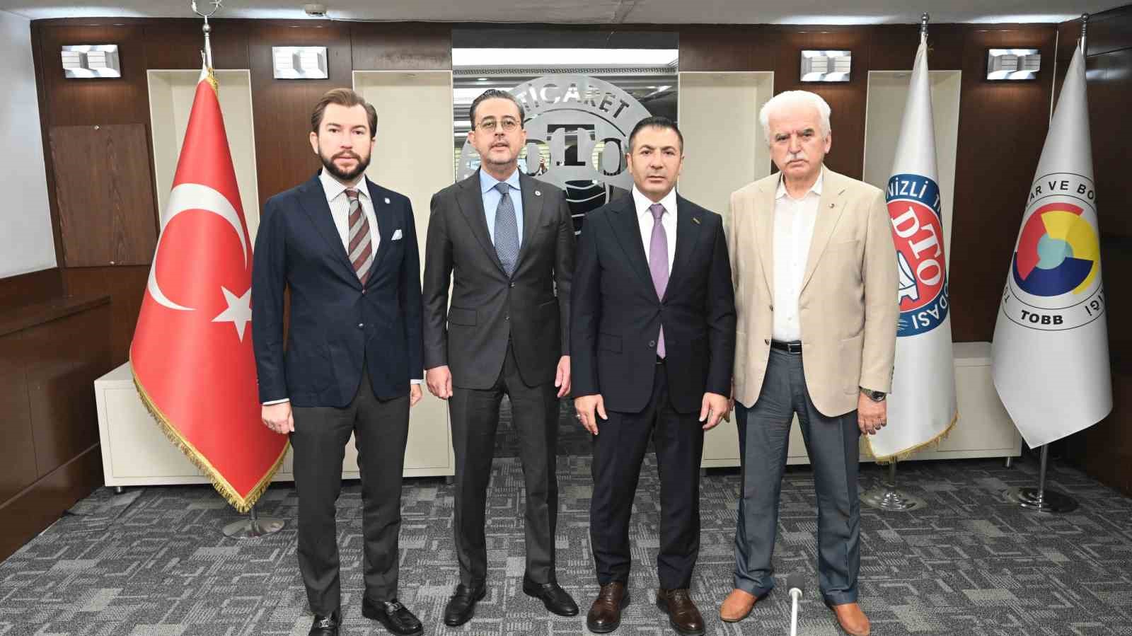 DENİZLİ TİCARET ODASI (DTO) BAŞKANI UĞUR ERDOĞAN, DENİZLİ TİCARET BORSASI (DTB) BAŞKANI İBRAHİM TEFENLİLİ, DENİZLİ SANAYİ ODASI (DSO) BAŞKANI SELİM KASAPOĞLU İLE DENİZLİ İHRACATÇILAR BİRLİĞİ (DENİB) BAŞKANI OSMAN UĞURLU, ORTAK BİR BASIN AÇIKLAMASIYLA, BELİRLİ ÜRÜNLERİN İTHALATINDA DENİZLİ GÜMRÜK MÜDÜRLÜĞÜ İLE DENİZLİ İL TARIM VE ORMAN MÜDÜRLÜĞÜ’NÜN YETKİLENDİRİLMESİNDEN DOLAYI İLGİLİ BAKANLARA VE SÜREÇTE KENDİLERİNE DESTEK OLAN İSİMLERE TEŞEKKÜR ETTİLER.