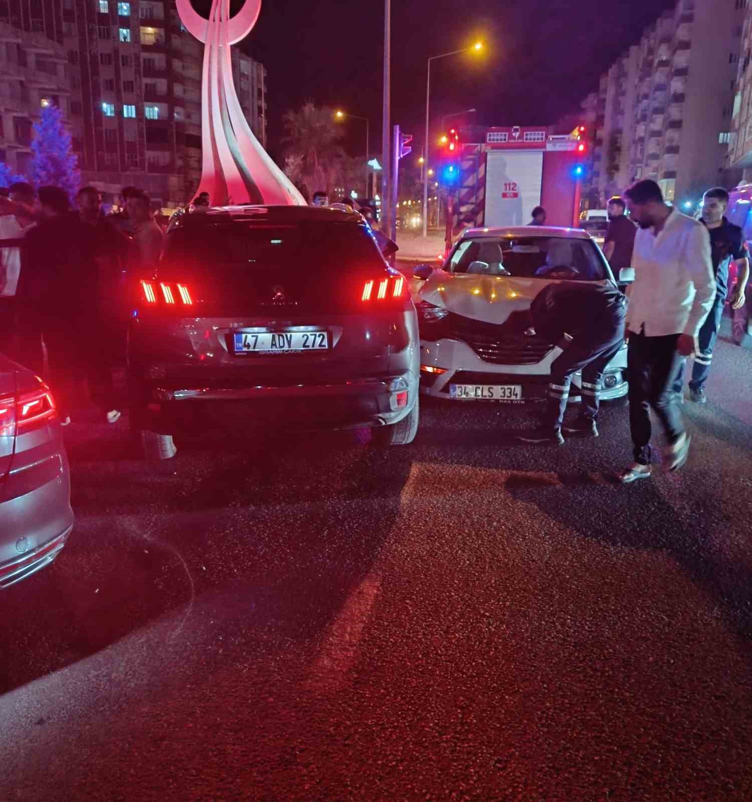 MARDİN'DE İKİ OTOMOBİLİN ÇARPIŞMASI SONUCU MADDİ HASAR MEYDANA GELDİ.