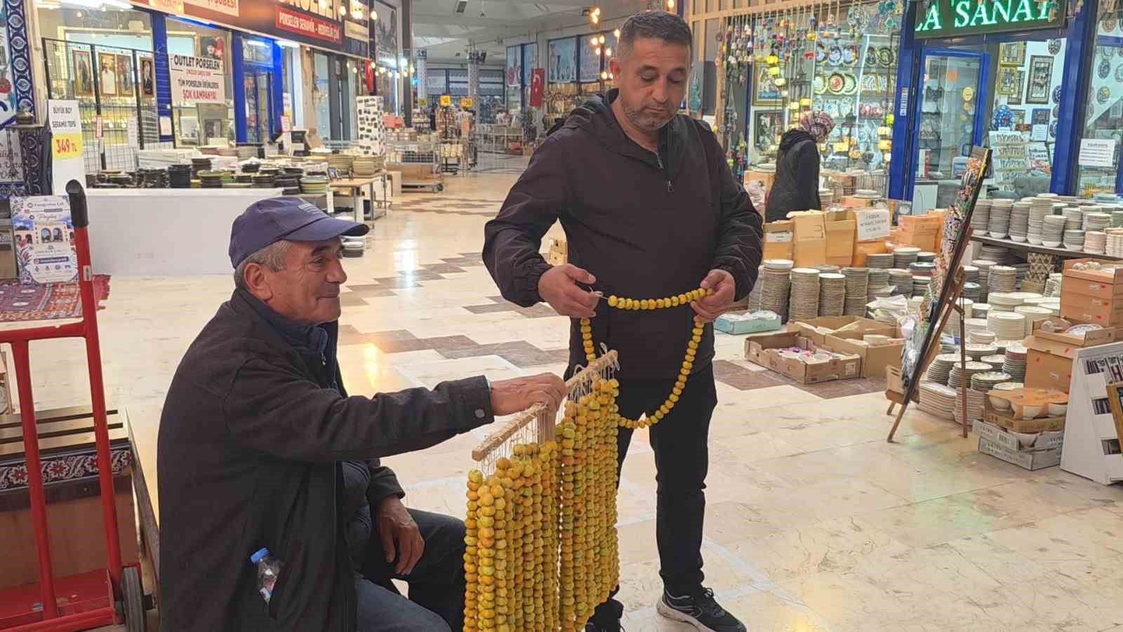 KÜTAHYA'DA DAĞLARDAN TOPLANAN ALIÇ TEZGAHLARDAKİ YERİNİ ALDI