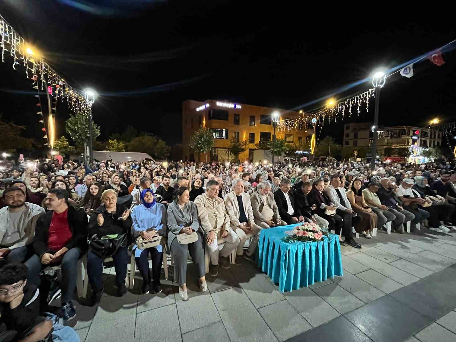 PROTOKOL ÜYELERİ VE VATANDAŞLAR PROGRAMA YOĞUN İLGİ GÖSTERDİ.