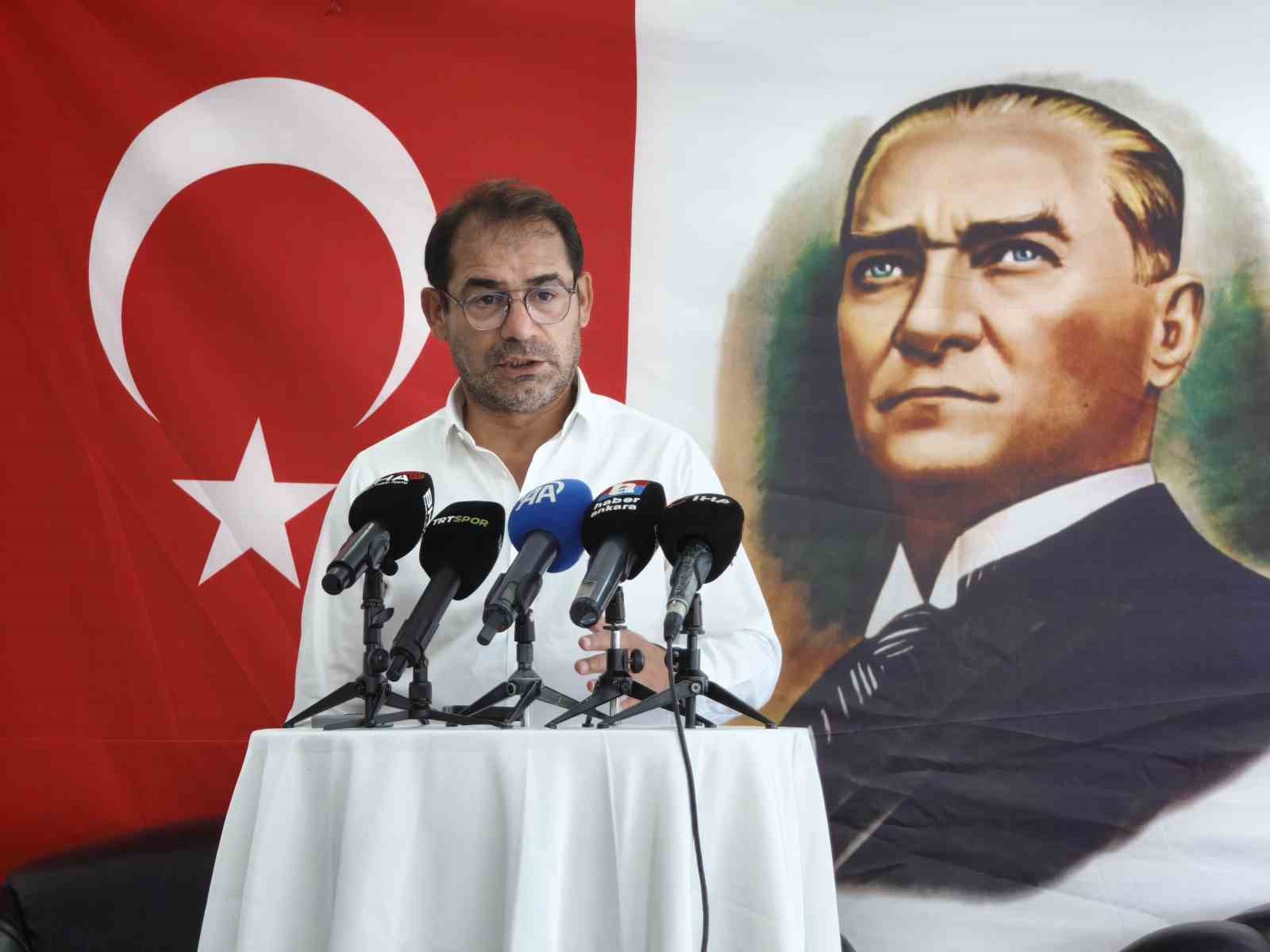 GENÇLERBİRLİĞİ TEKNİK DİREKTÖRÜ METİN DİYADİN, "CHEİKH NİASSE VE TİAGO GOUVEİA İLE İLGİLİ DE İKİSİ DE ANKARA’DA. SAĞLIK KONTROLÜNDEN GEÇTİLER. BİR AKSİLİK OLMAZSA BİRAZDAN KULÜPTEKİ GÖRÜŞMELER TAMAMLANACAK. ARDINDAN DA BİR TANE DAHA FORVET OYUNCUSU ALINACAK" DEDİ.