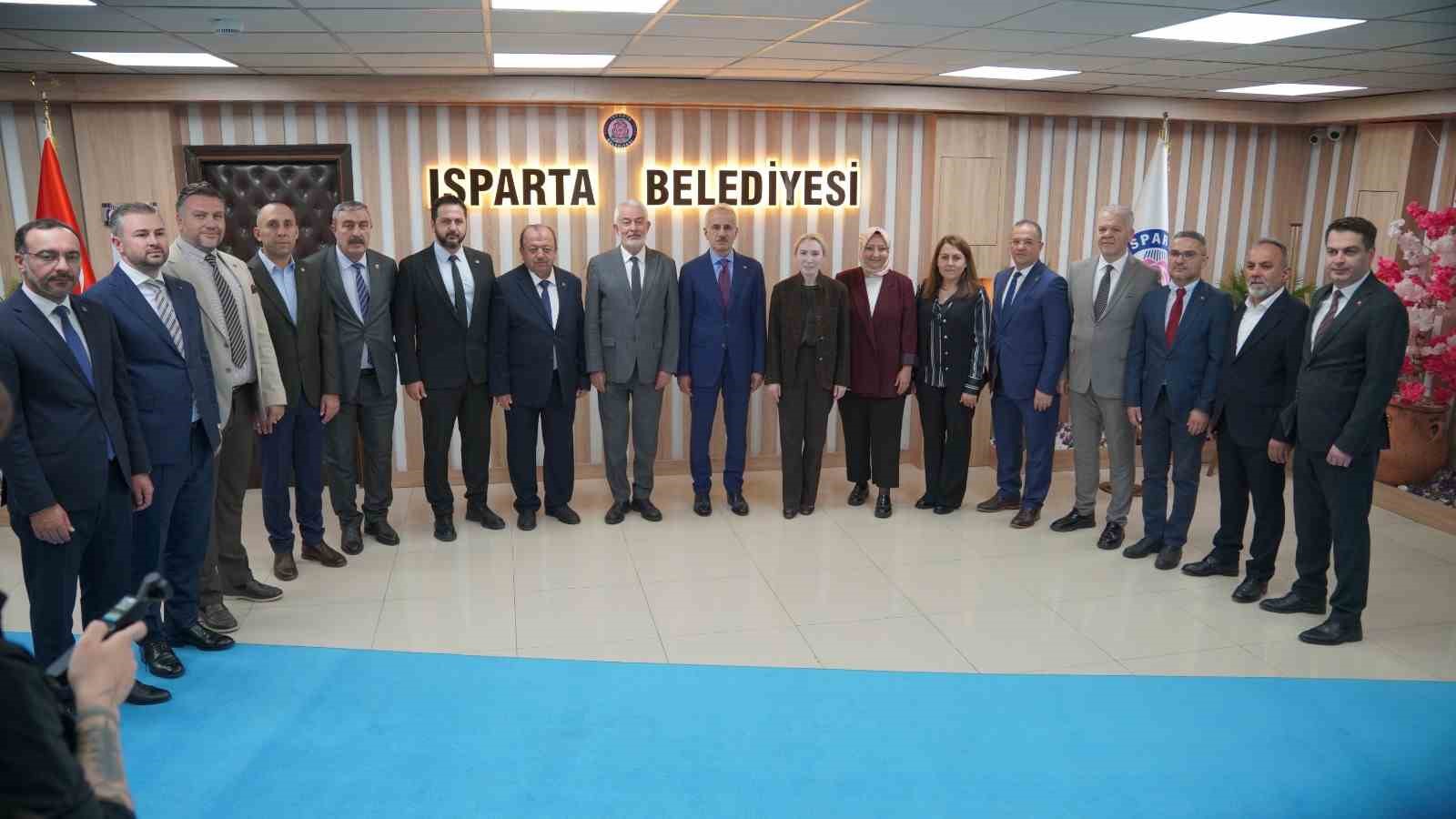 ULAŞTIRMA VE ALTYAPI BAKANI ABDULKADİR URALOĞLU, ISPARTA BELEDİYE BAŞKANI ŞÜKRÜ BAŞDEĞİRMEN VE BERABERİNDEKİLER